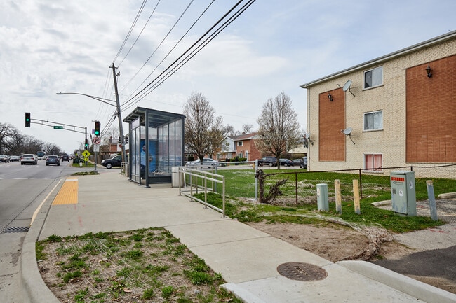 Building Photo - 8805 N Dee Rd