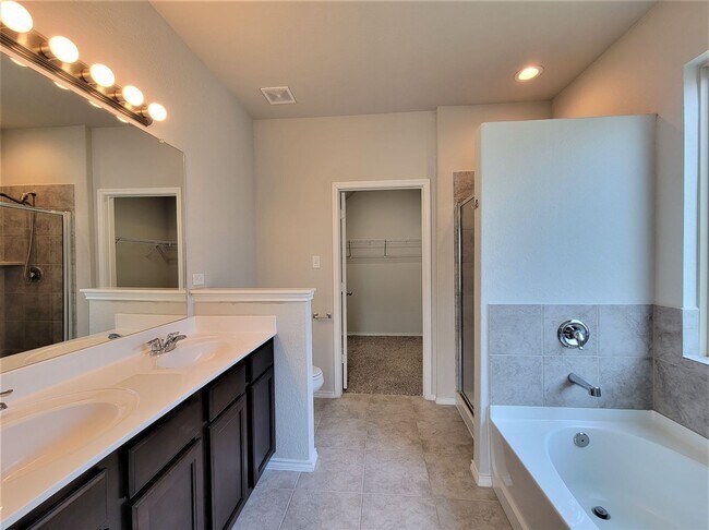 Building Photo - Beautiful two story home in Highland Farms!