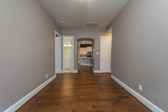 Building Photo - 29010 Pinnacle Ridge Dr