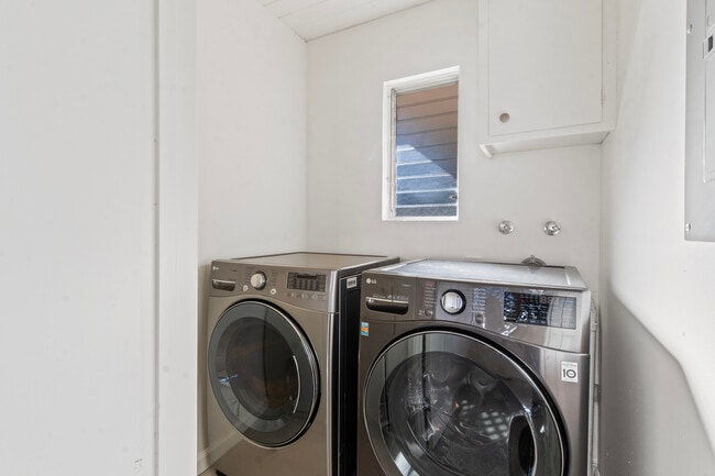 Building Photo - 16 Echo Ln