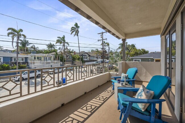 Building Photo - Stunning, Modern and Immaculate 3/BR 2.5/B...