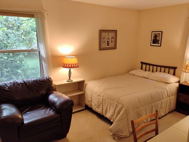 Building Photo - 200 Garey Rd
