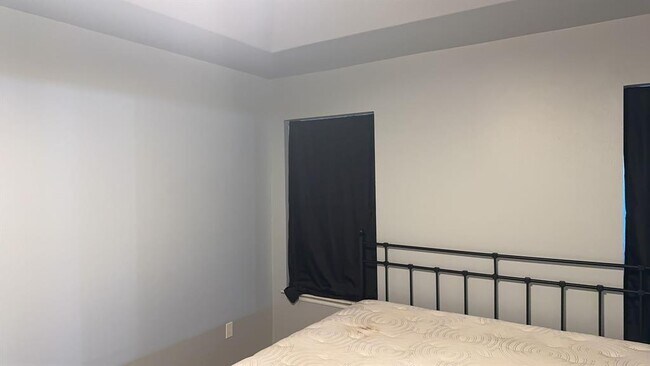 Building Photo - 856 Shady Creek Ln