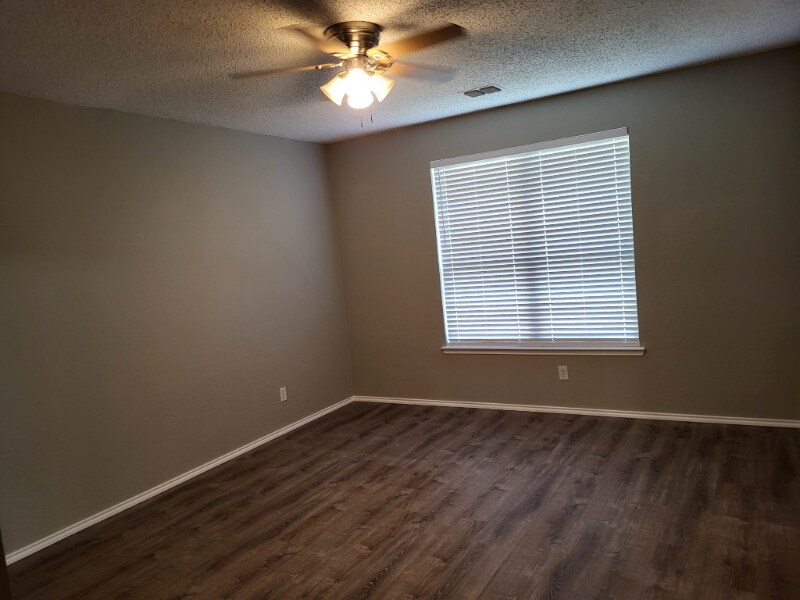 Building Photo - 2943 Deer Ridge Dr