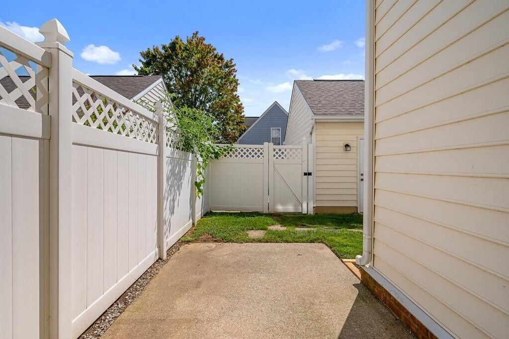 Building Photo - 7333 Althorp Way