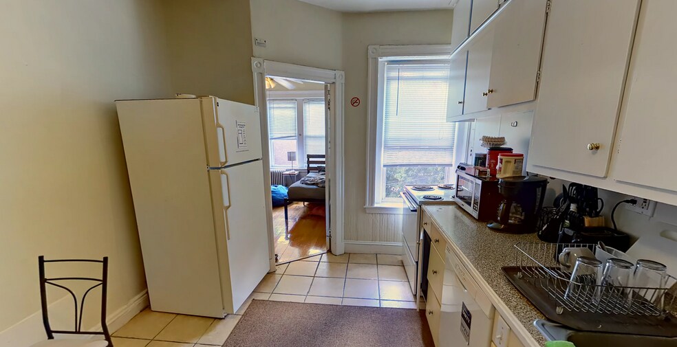 Building Photo - 1232 Beacon St