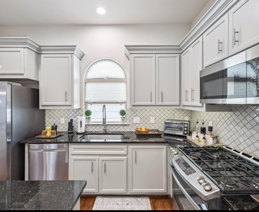 Building Photo - 548 Westcross St