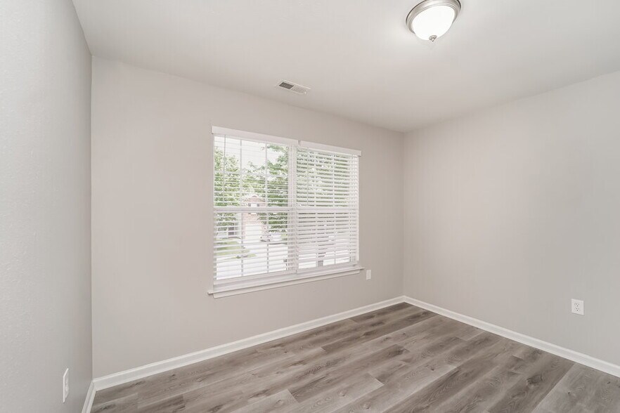 Building Photo - 5122 Grays Ridge Dr