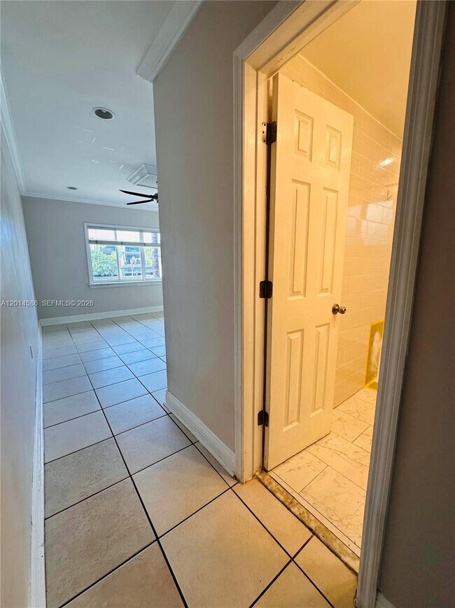 Building Photo - 2033 Calais Dr