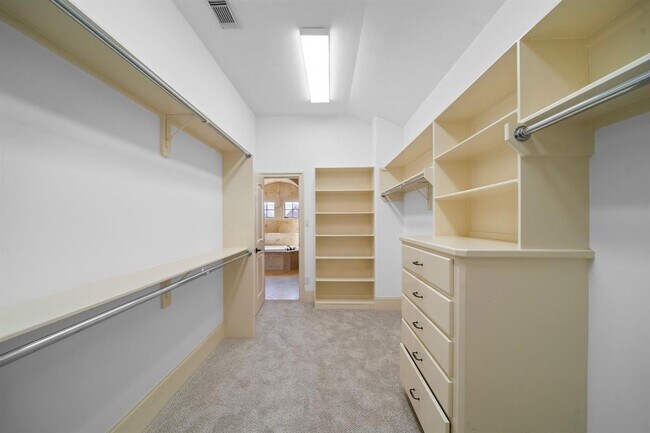 Building Photo - 4628 Beech St