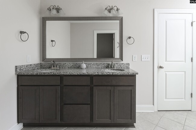 Building Photo - 825 Hidden Point Dr