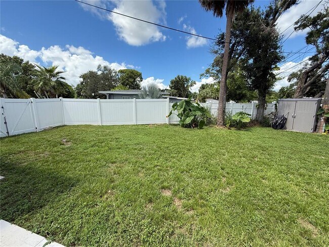 Building Photo - 4423 Crestwood Dr N