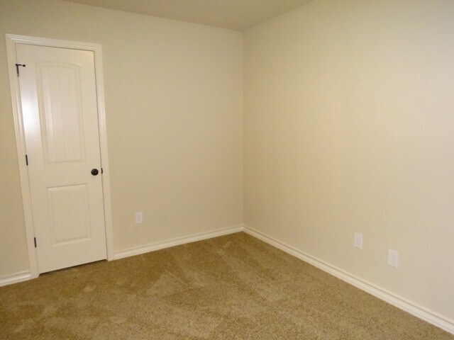 Building Photo - 7010 Lakeview Dr.