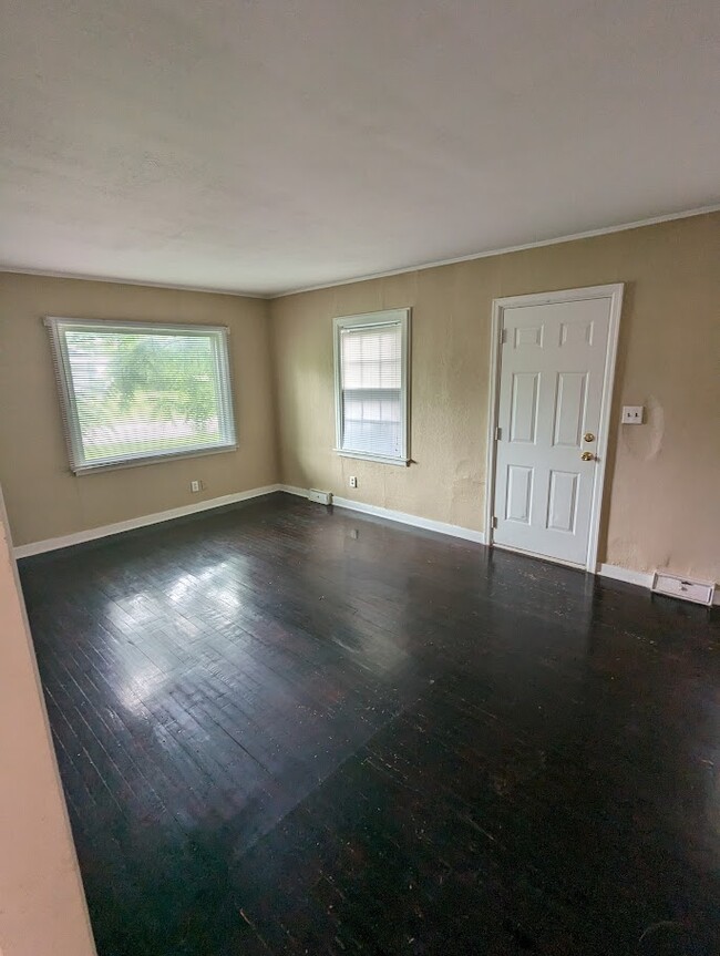 Building Photo - 8900 W Plainfield Ave