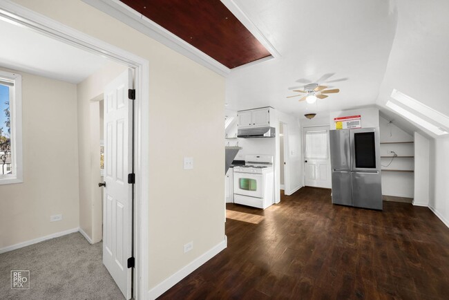 Building Photo - 164 Oak St