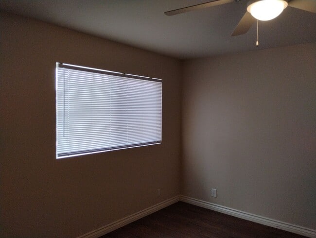 Building Photo - Like new 4 BR/3 Full Baths