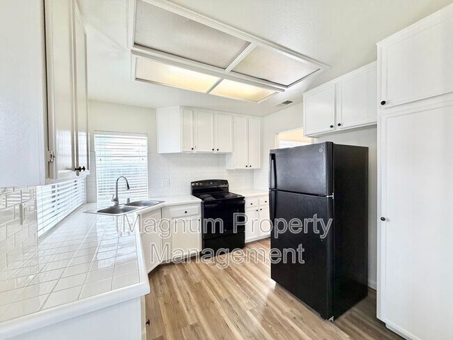 Building Photo - 24690 Rugby Ln