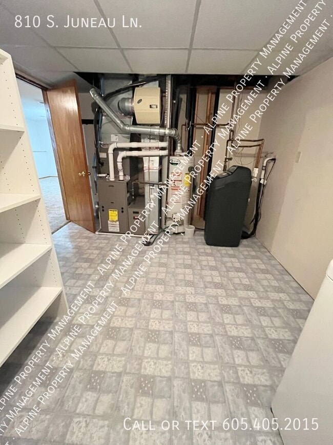 Building Photo - 810 S Juneau Ln