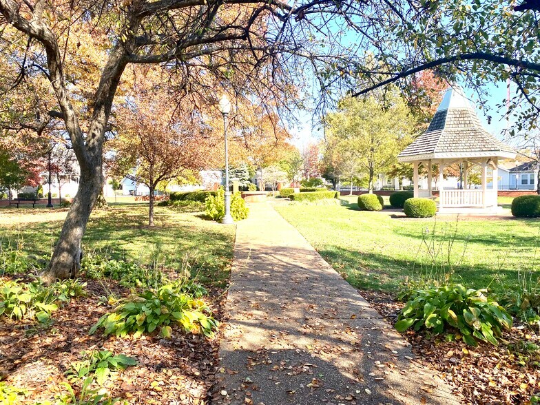 Building Photo - 5785 Kingsbury Pl