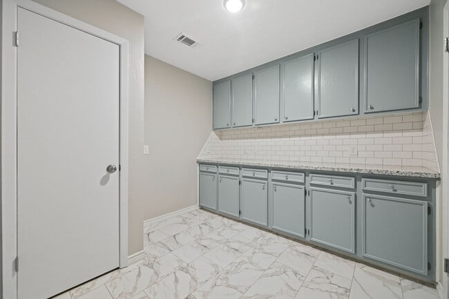 Building Photo - 16111 Fan Tail Dr