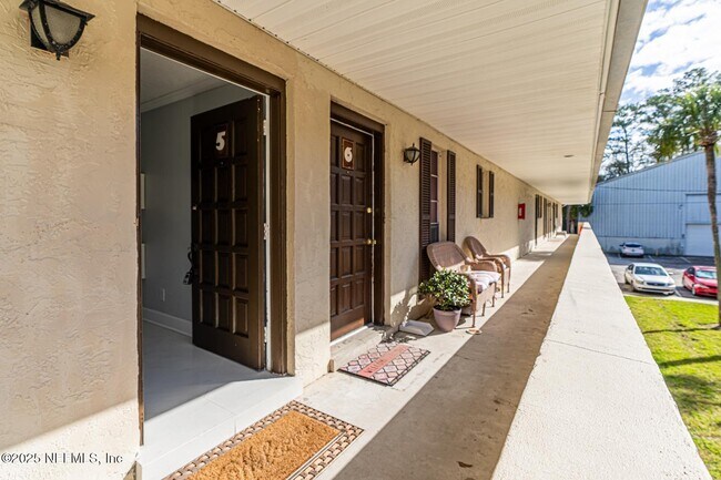 Building Photo - 1530 El Prado Rd