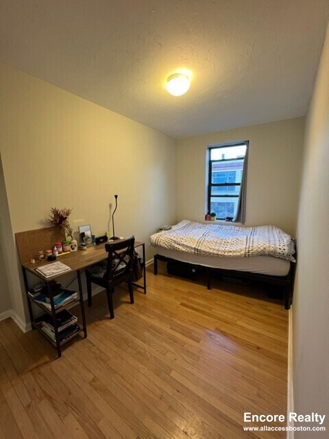 Building Photo - 220 Hanover St