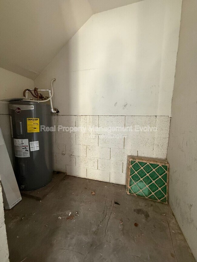 Building Photo - 1331 W Baseline Rd