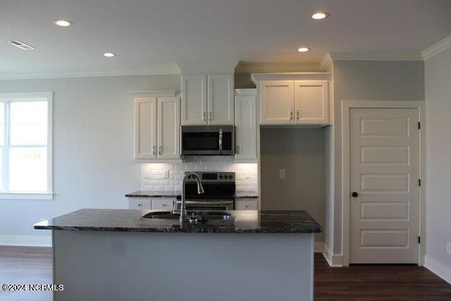 Building Photo - 2100 Remington Ct