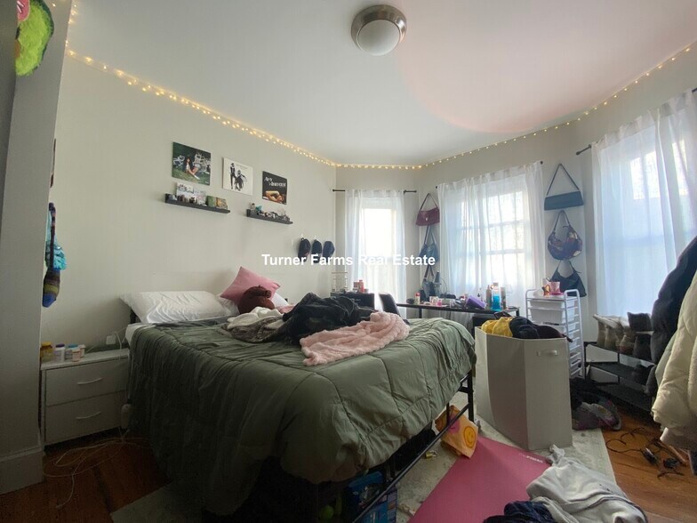 Building Photo - 14 Parker Hill Ave