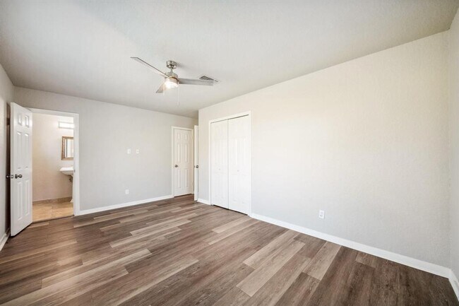 Building Photo - 4701 Frontier Dr