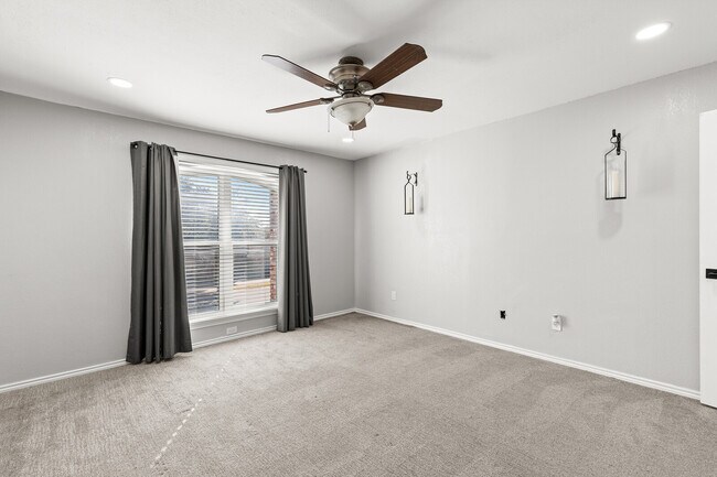 Building Photo - 4209 Green Oak Dr