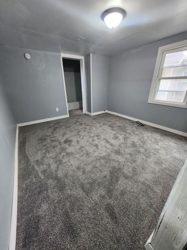 Building Photo - 1 bedroom west side