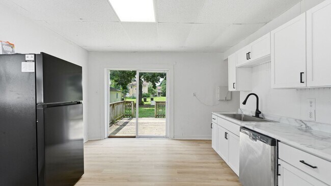 Building Photo - 1221 Wefel St