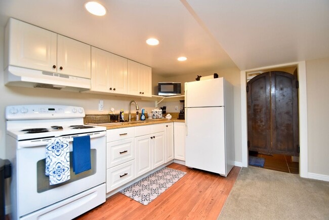 Building Photo - 2689 E Barbey Dr