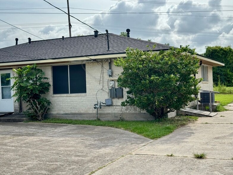 Primary Photo - 206 Robertson St