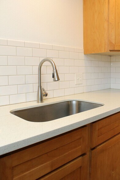 Building Photo - 2508-2508 NE Sumner St