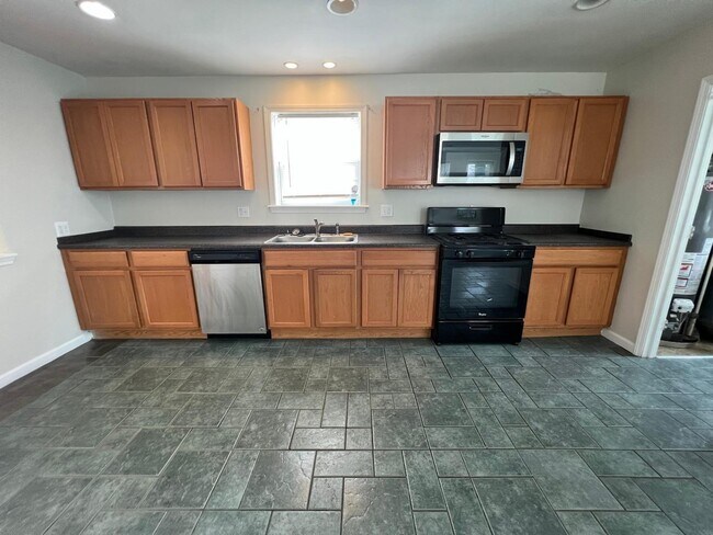 Building Photo - 28033 Rosemont St