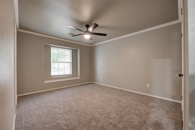Building Photo - 9009 Lakeaire Dr