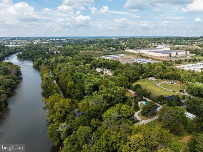 Building Photo - 617 Port Providence Rd