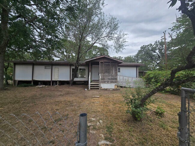 Building Photo - Affordable Living Near Bastrop