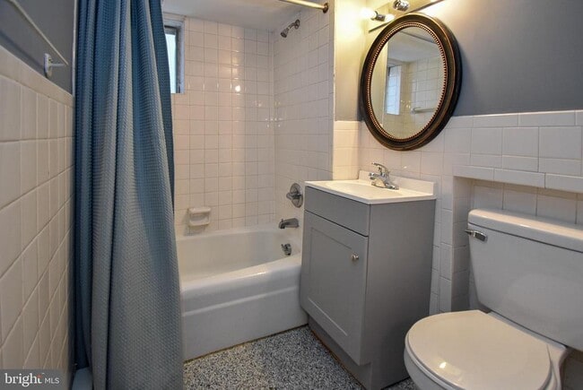 Building Photo - 132 Conarroe St