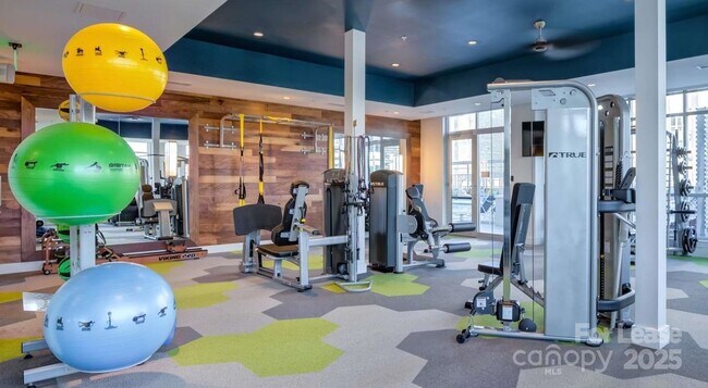 Building Photo - 650 E Brooklyn Vlg Ave