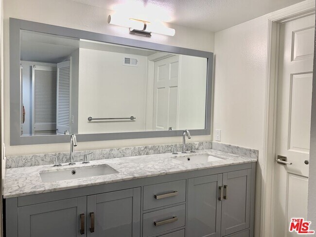 Building Photo - 12412 Texas Ave