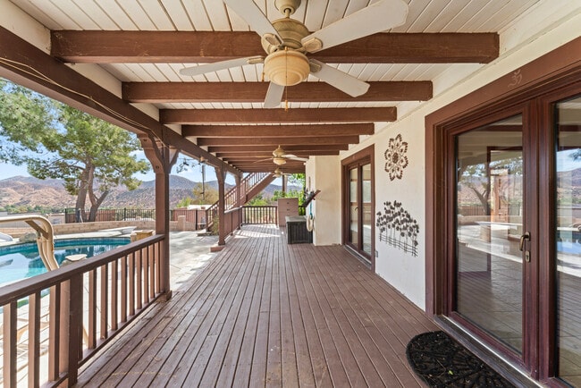 Building Photo - 35640 Dormer Rd
