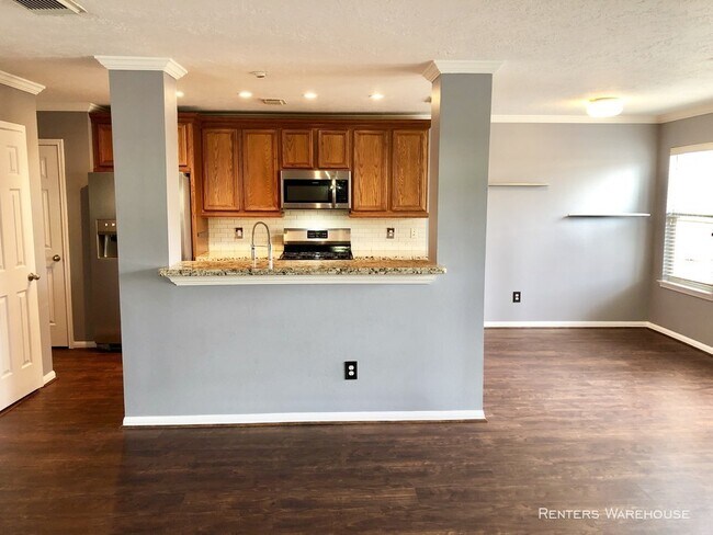 Building Photo - Stunning 3/2.5 townhome in Dominion Estates