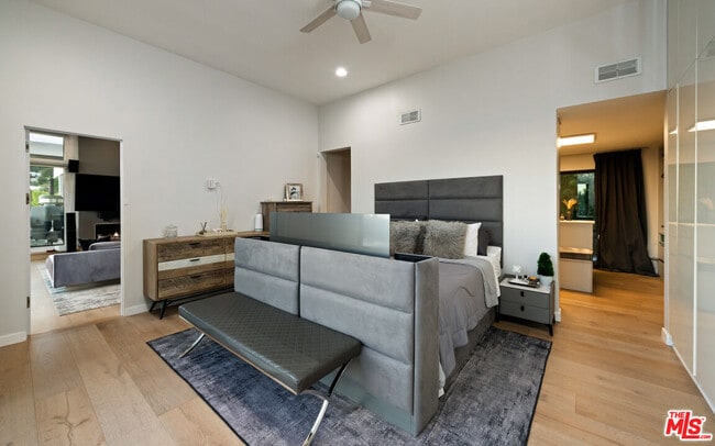 Building Photo - 2001 Sunset Plaza Dr