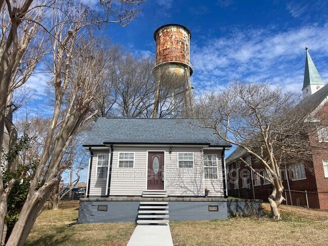 Building Photo - 3 Poplar St