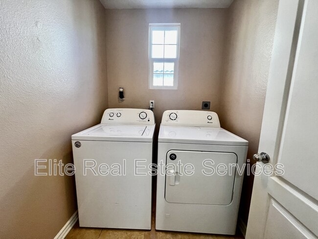 Building Photo - 750 Broadway