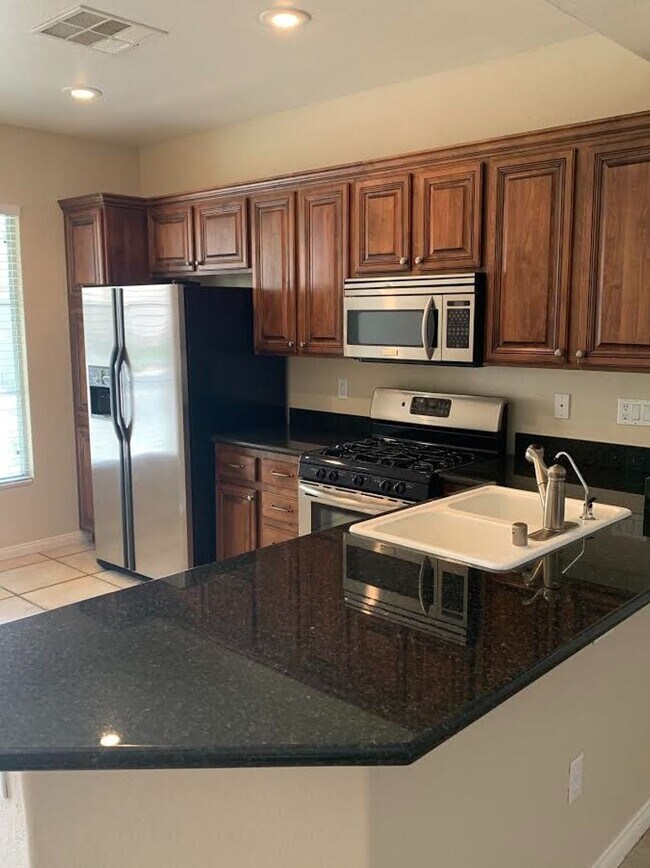 Building Photo - Cozy Two Bed Home