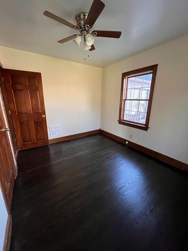 Building Photo - 926 Tibbetts Wick Rd